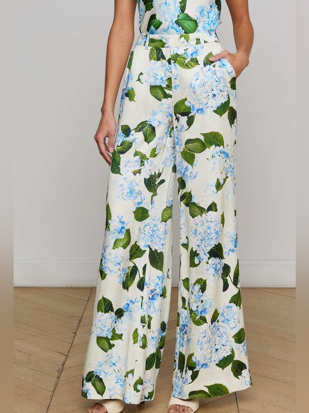 L'AGENCE White Wide-Leg Floral Pants with Blue and Green Print